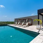 Contemporary Condo Central & Well-Located