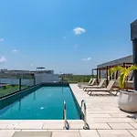 Contemporary Condo Central & Well-Located