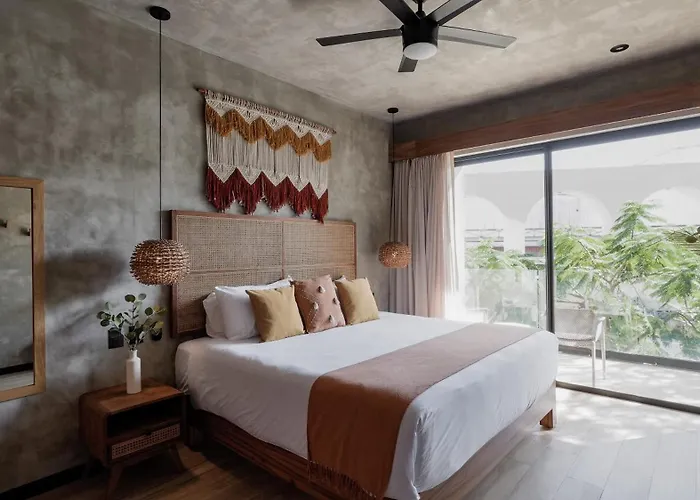 Contemporary Condo Central & Well-Located